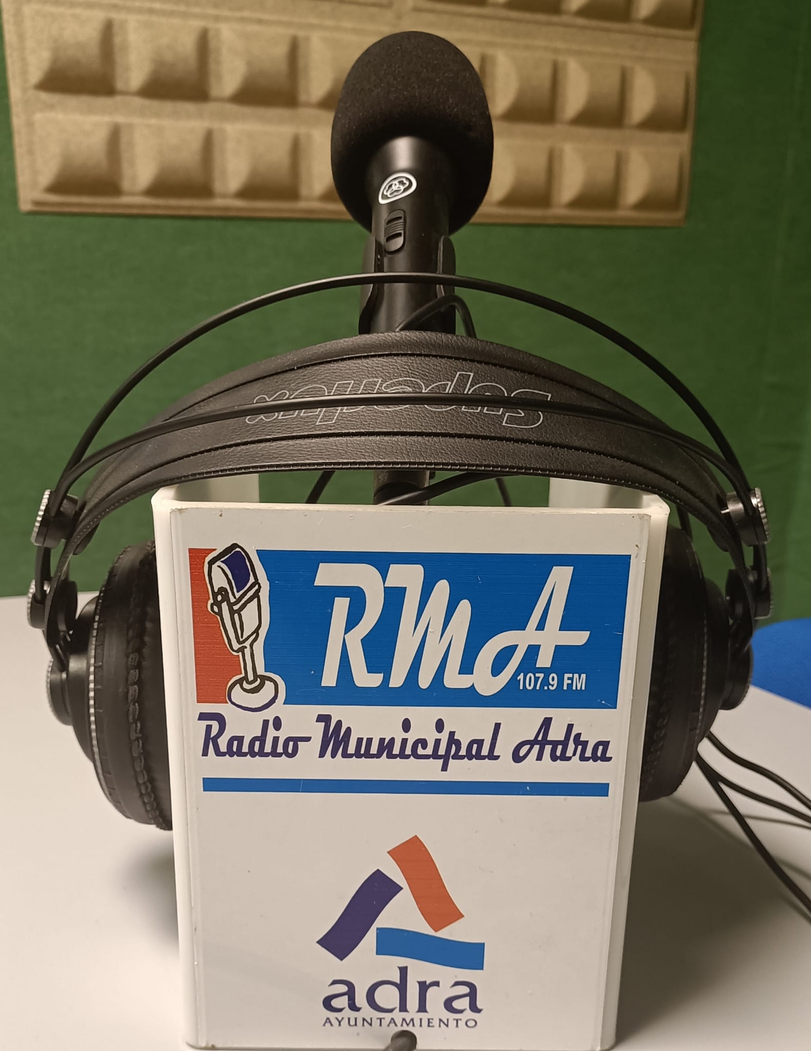 foto micrófono Radio Adra