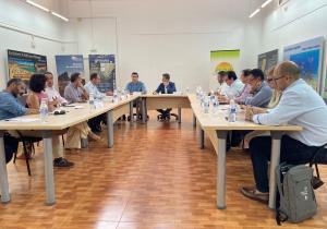 Movilidad, limpieza y viviendas turísticas, a debate en la II Mesa de Desarrollo del Parque natural Cabo de Gata-Níjar, organizada por Asemparna